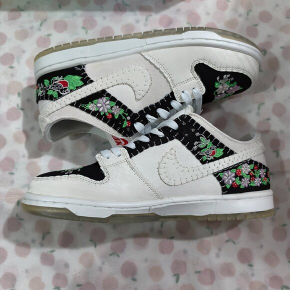 Nike Sb Dunk Embroidered Black And White Sneakers - Picture 6 of 8